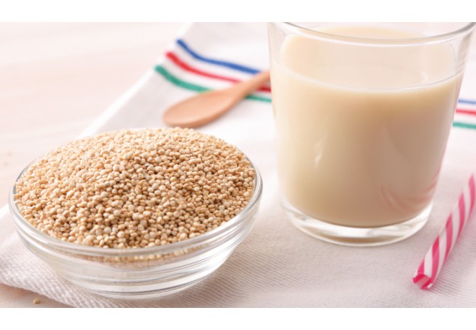 Bautura de quinoa cu sirop de curmale