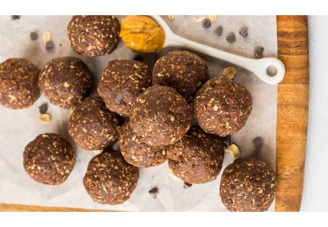 Bomboane raw vegane cu unt de caju si chia