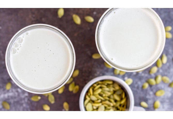 Lapte vegan de dovleac cu sirop de curmale
