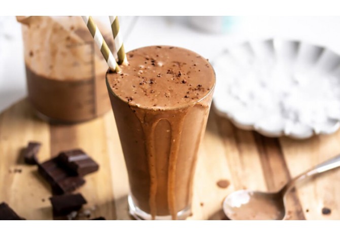 Milkshake vegan cu lapte de orez si sirop de artar