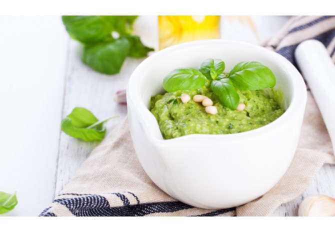 Pesto vegan cu seminte de pin