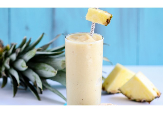 Pina colada smoothie cu lapte de cocos