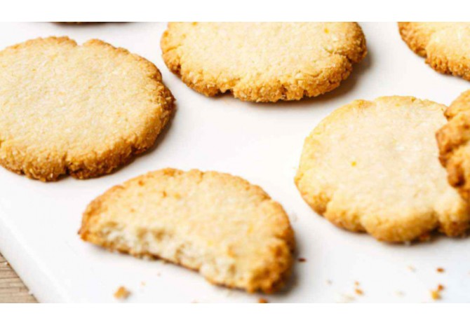 Fursecuri vegane cu faina de migdale si lamaie