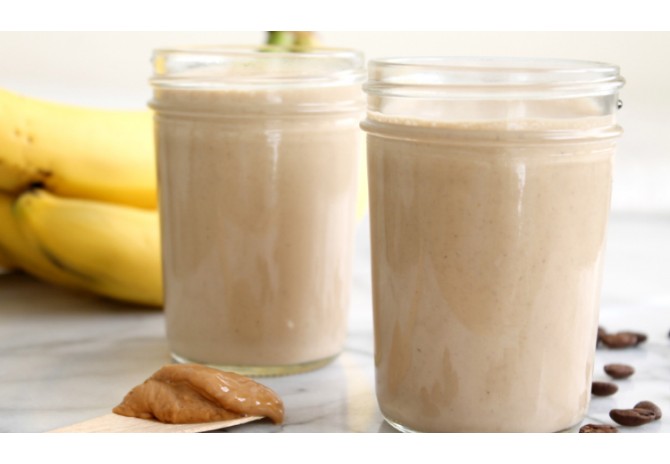 Shake vegan cu caju si curmale