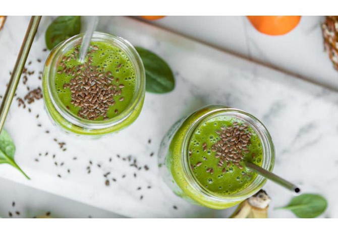 Smoothie detoxifiant cu spanac si seminte de in