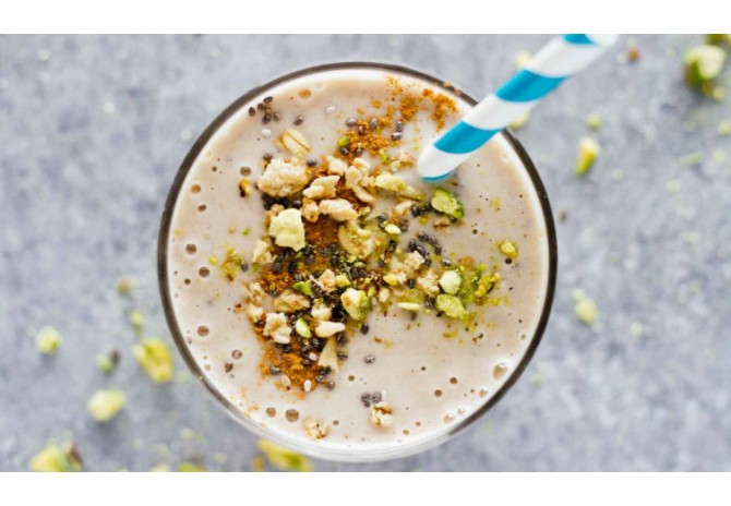Smoothie cu unt de caju si chia
