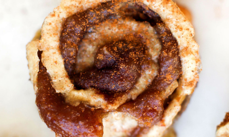 Banane coapte cu curmale si scortisoara de ceylon