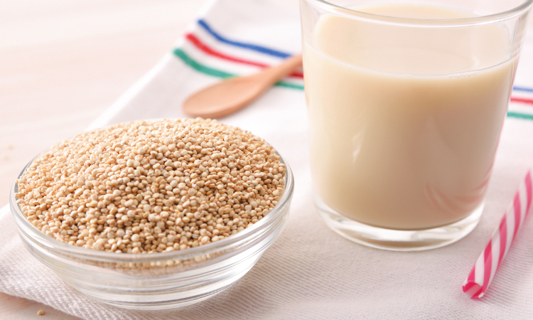 Bautura de quinoa cu sirop de curmale