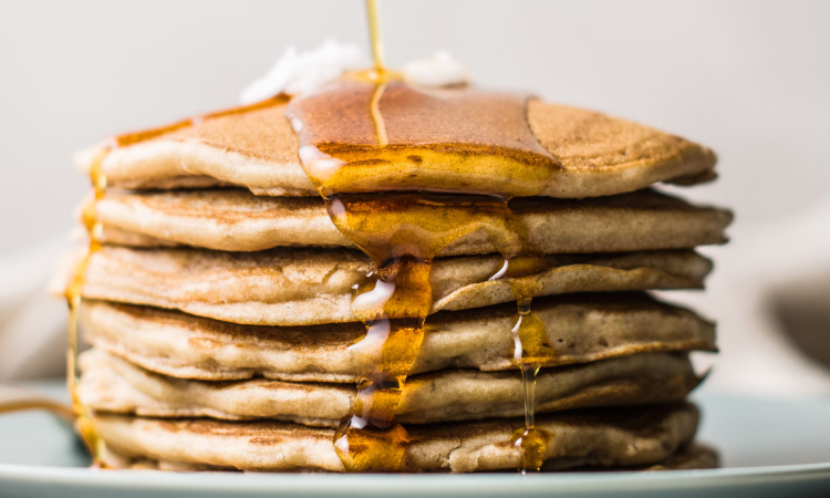 Clatite vegane cu banane si lapte de cocos