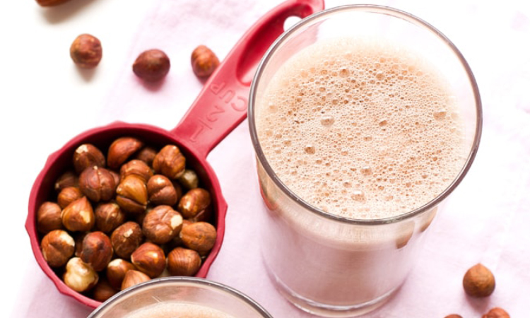 Lapte vegan de alune de padure cu cacao