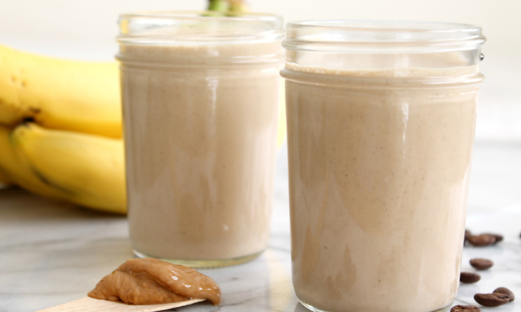 Shake vegan cu caju si curmale